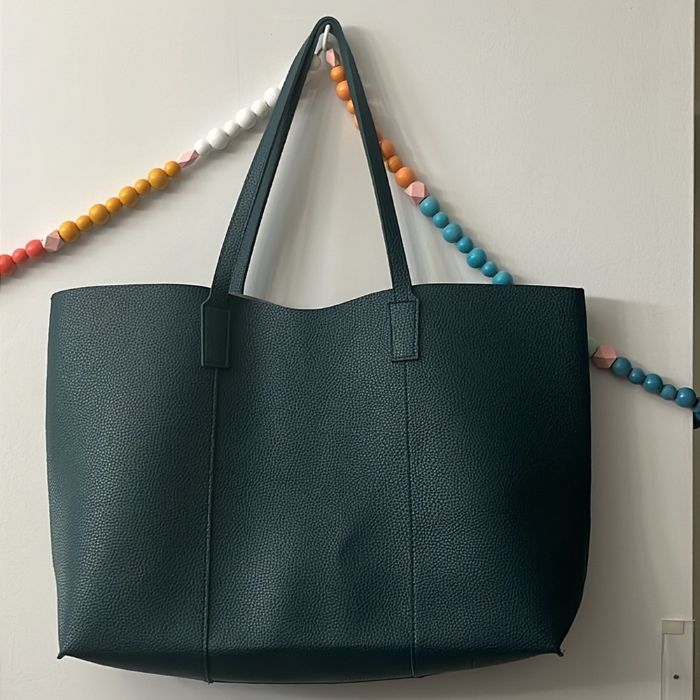 Macy’s Tote - Picture 8 of 9
